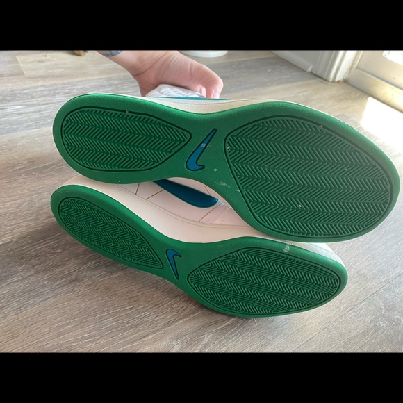 Nike Legend High Tops - Picture 6 of 7